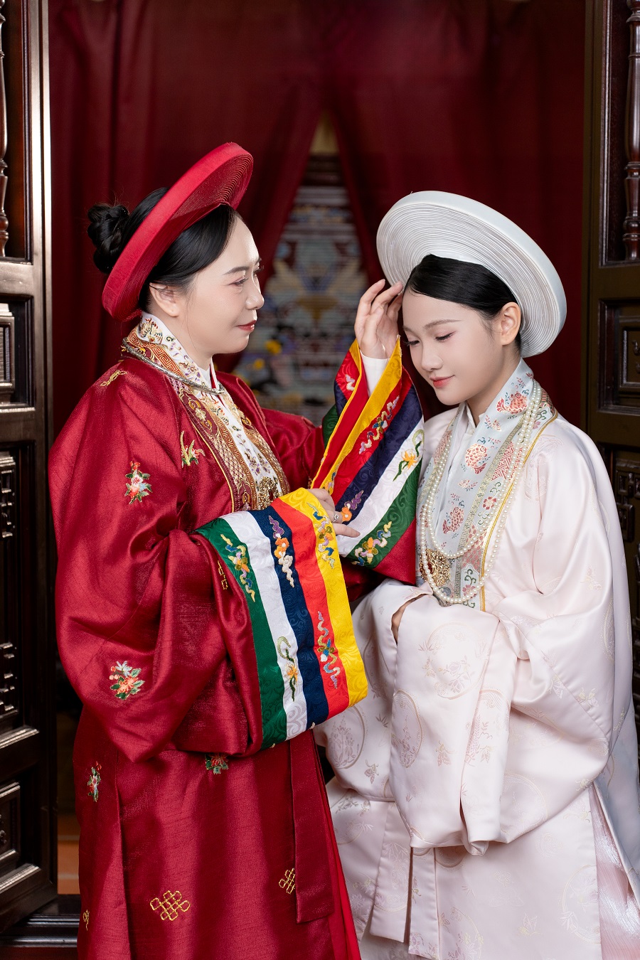 Thuê Việt Phục cưới Hà Nội gồm những mẫu trang phục nào? Gợi ý lựa chọn phù hợp